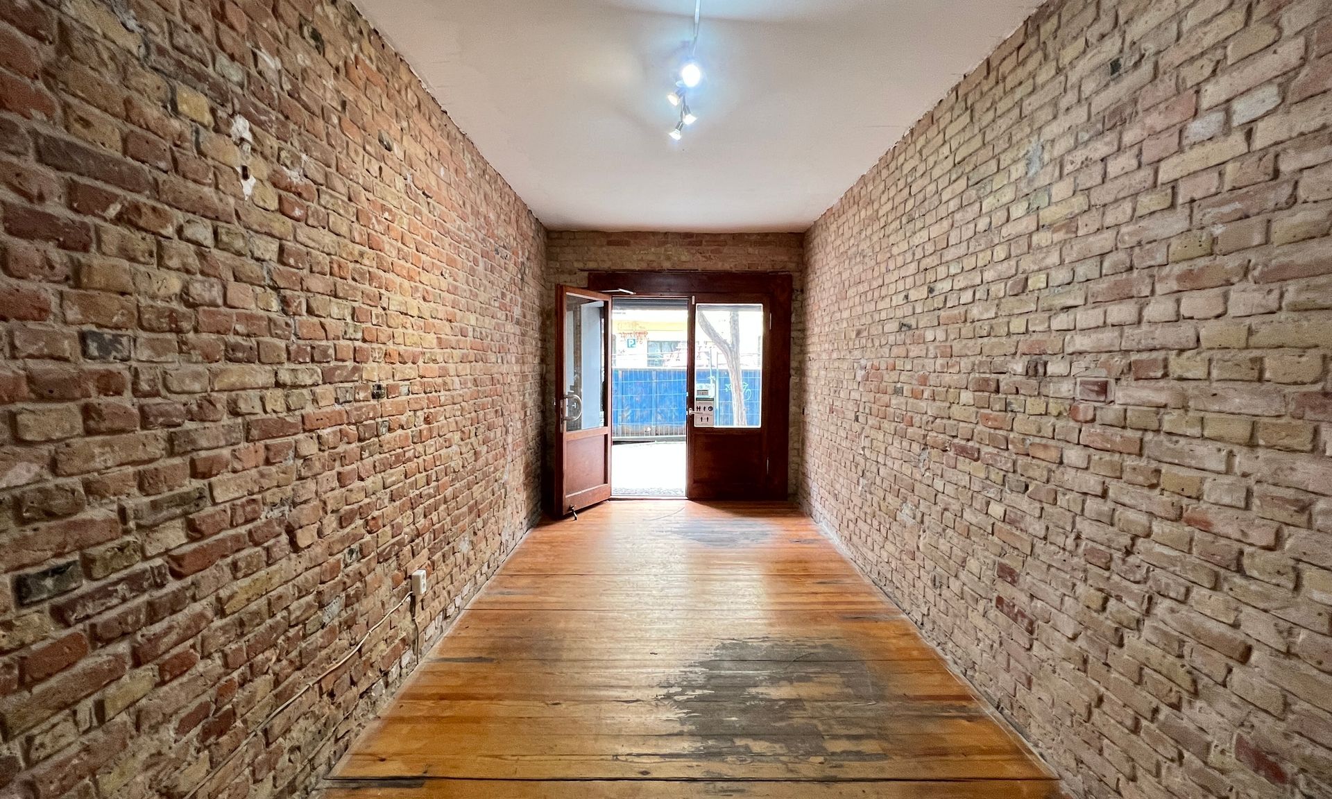 Vielseitig nutzbare Ladenfläche am Mariannenplatz !