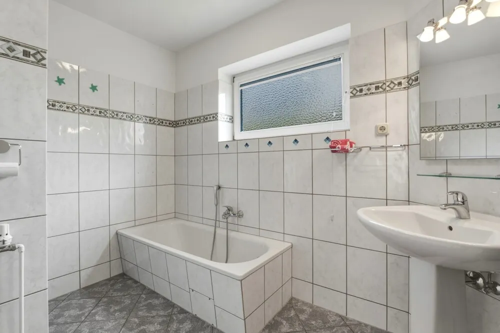 .Badezimmer EG