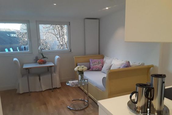 Westend 01.12.2025(8071997) Möbliertes 2-Zimmerapartment mit einer gemütlichen Loggia