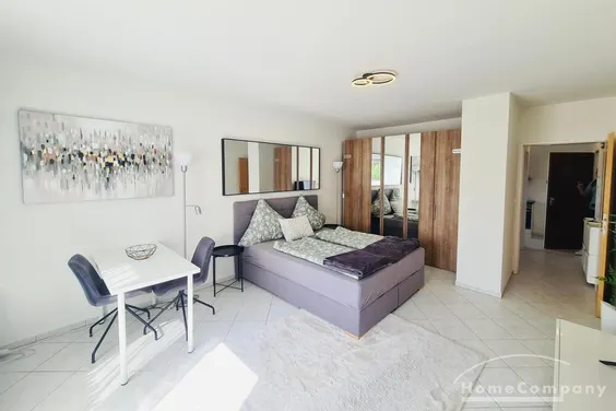 Modern möbliertes 1-Zimmer-Apartment mit großem Balkon In Laim