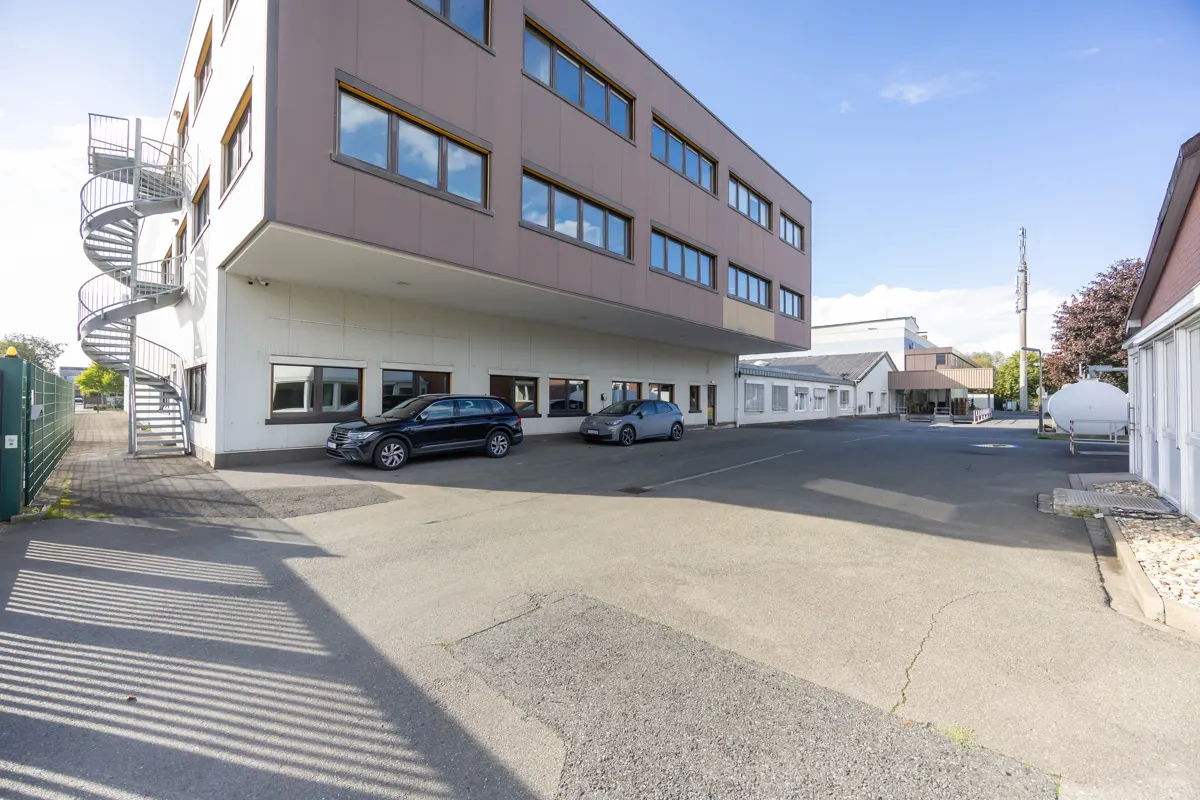 Lager- und Produktionshalle