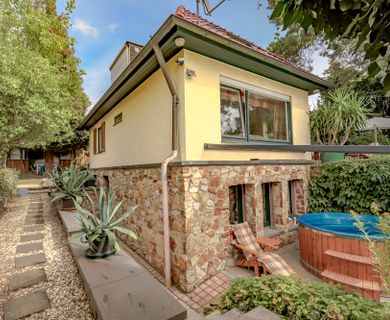 1.100 m² Grundstück, 6-7 Zimmer & Sauna – Einfamilienhaus mit viel Platz in Königswinter