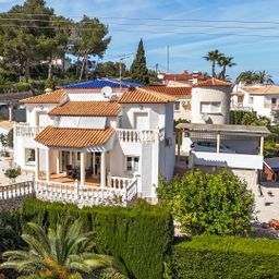 sonnige Villa mit privatem Pool am Fuße des Montgó (in Denia, Spanien)