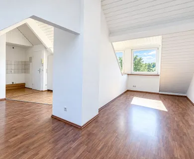 CHARMANTE DACHGESCHOSSWOHNUNG IM DENKMALGESCHÜTZTEM ALTBAU ZU KAUFEN!