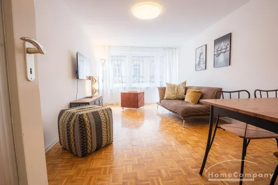 Frisch renovierte, ruhige möblierte 2-Zimmer-Wohnung mit Balkon in München-Neuhausen