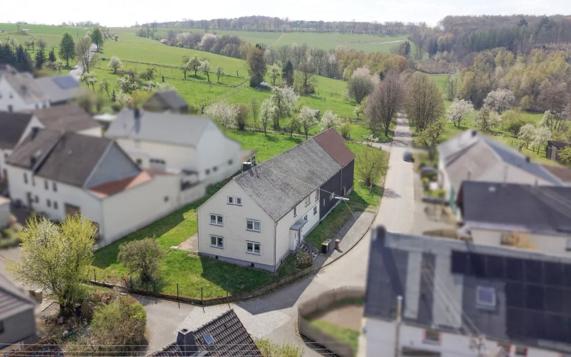 Fachwerk-/Bauernhaus in Ortsrandlage – Mit 2 Pferdeboxen und ausbaubarem Heuboden!