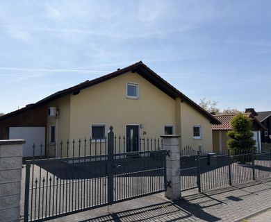 Ruhiges Wohnen am Ortsrand: Gepflegtes Zuhause mit Wintergarten, Balkonkraftwerk und Garten!