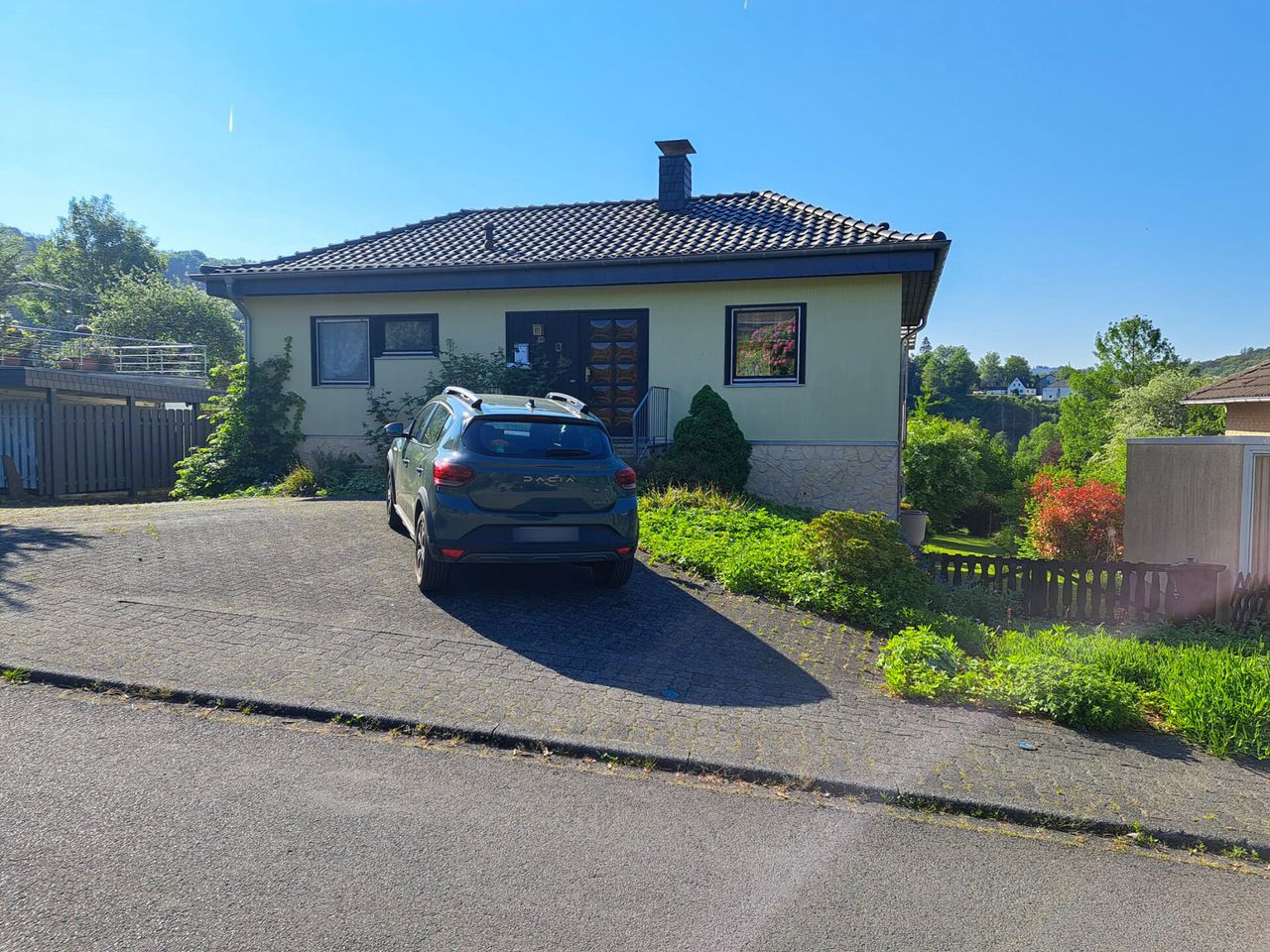 Straßenansicht
