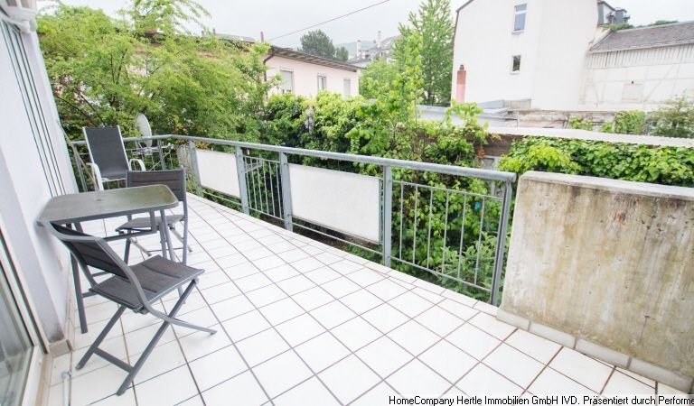 S&uuml;dbalkon mit Markise