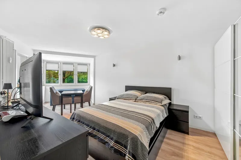Wohn- und Schlafzimmer