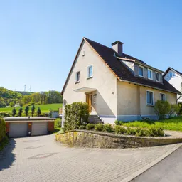 Hagen-Holthausen, Zweifamilienhaus in ruhiger, unverbaubarer Lage. Doppelgarage!