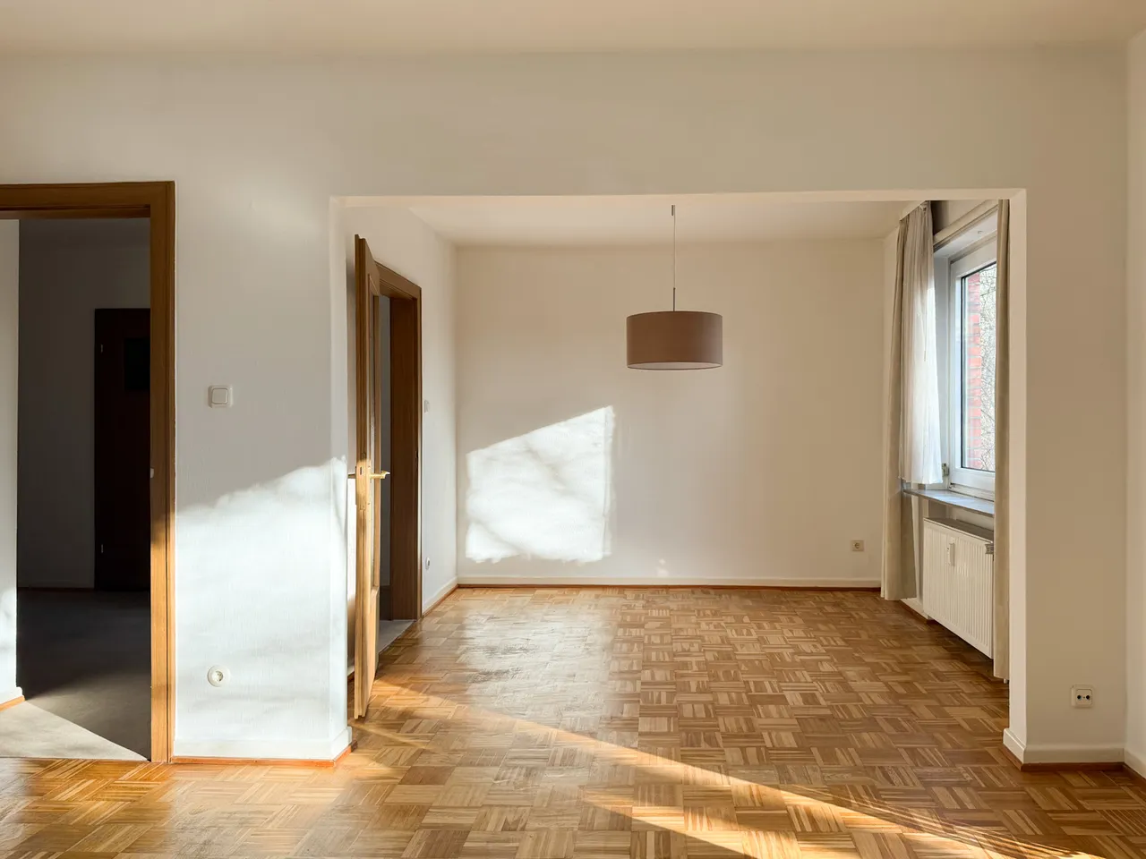 Essbereich mit Zugang zum Flur