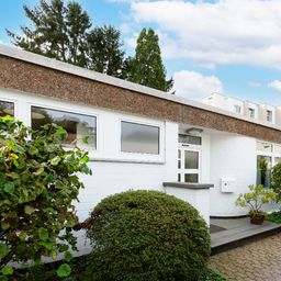 NEU IN SCHLEBUSCH: Ein Zuhause für jede Lebensphase  Winkelbungalow in begehrter Zentrumslage