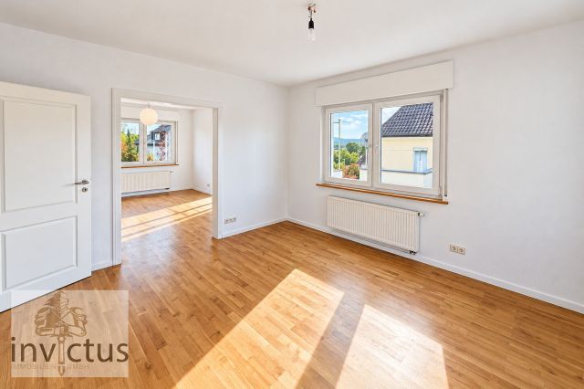 Blick vom Essbereich in den Wohnbereich