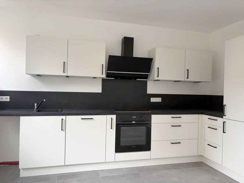 SCHÖNE 2-ZIMMER-WOHNUNG IN CITYNAHER LAGE !ERSTBEZUG NACH MODERNISIERUNG! - Photo 3