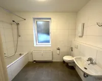 Wannenbad mit Fenster