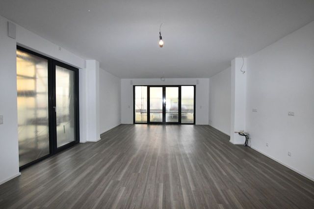 Wohn-/Esszimmer u. offene Küche