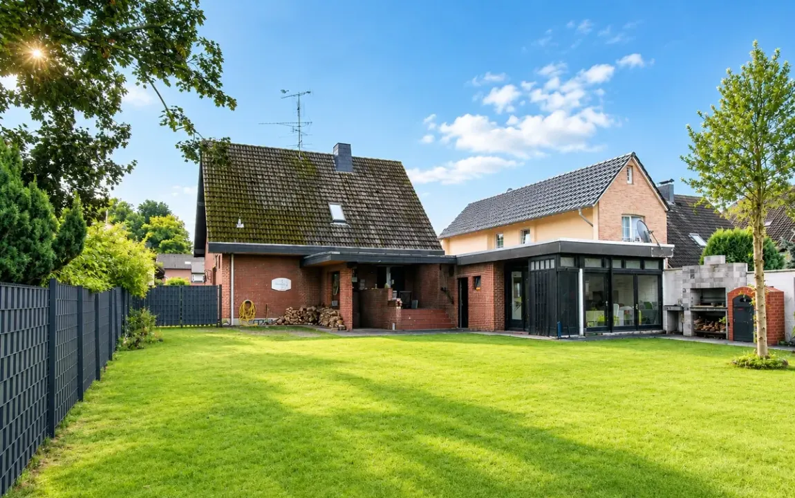 Freistehendes Einfamilienhaus ca. 150 m² Wohnfläche & großem Garten  zentral in Nettetal-Lobberich