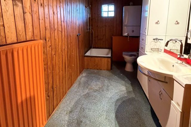 Badezimmer (EG)