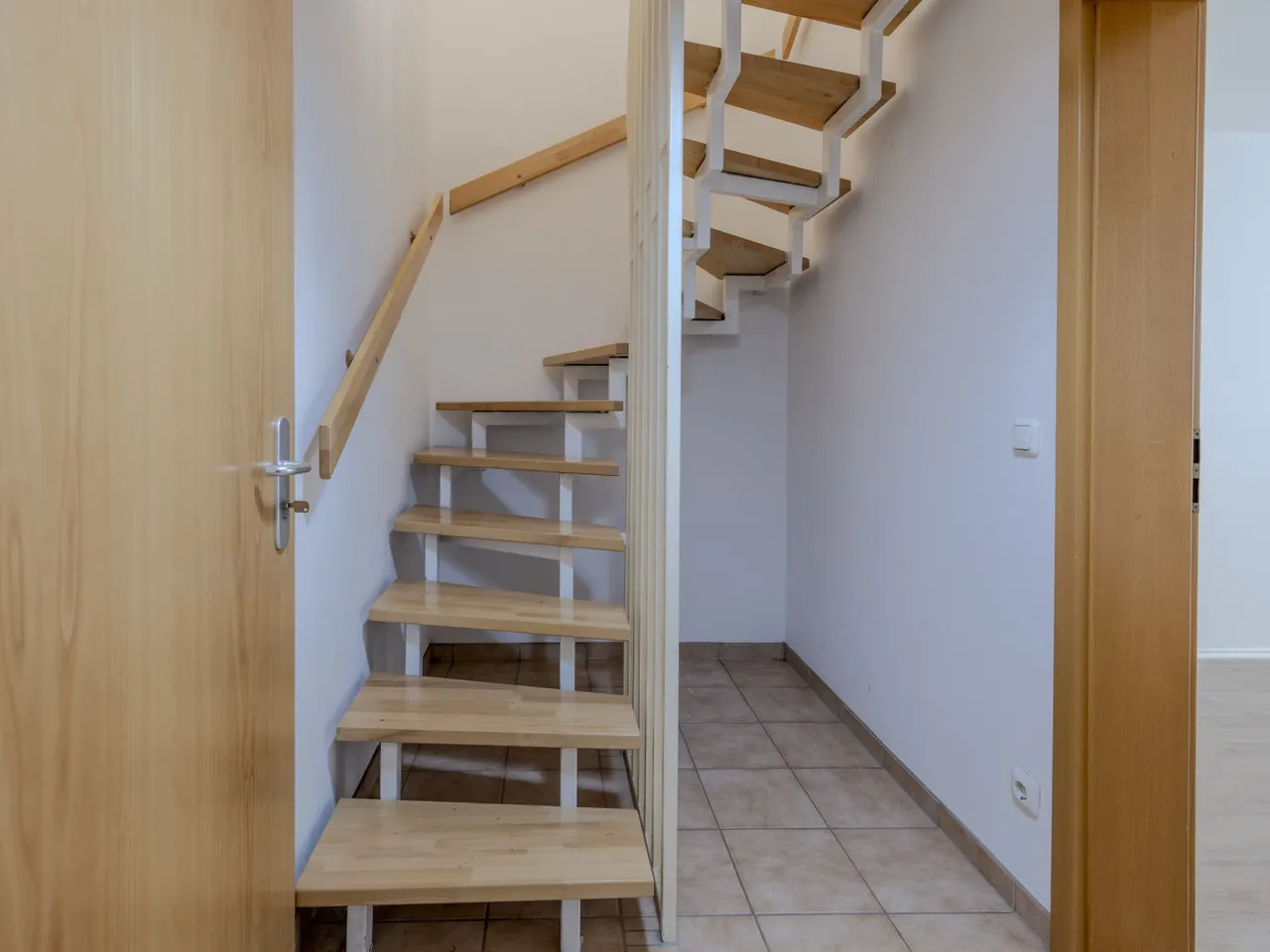 Treppe ins Untergeschoss