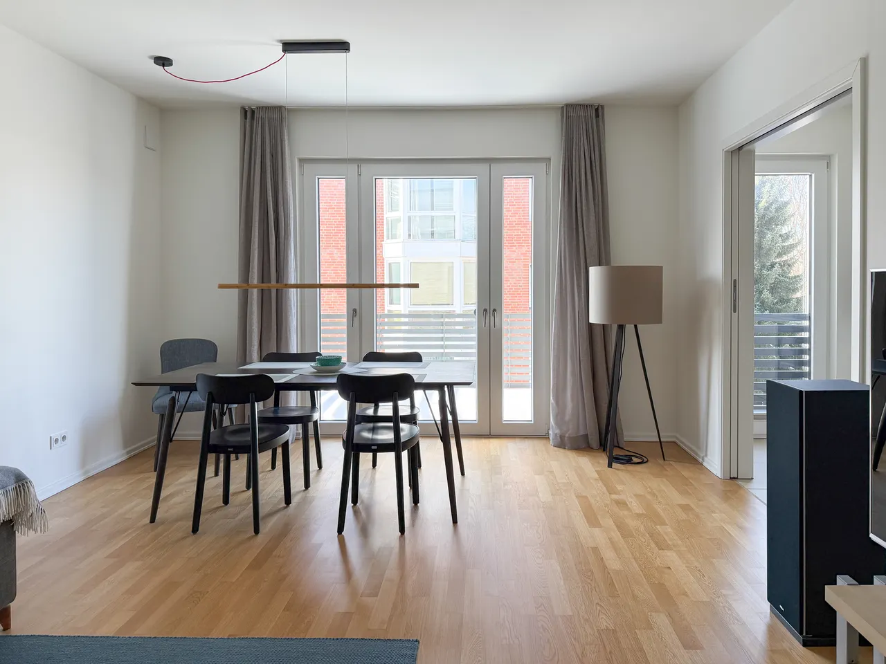 Moderner Wohn- und Essbereich