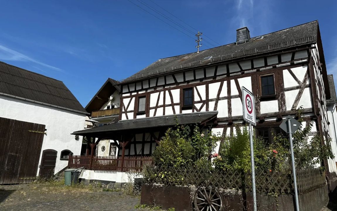 Charmantes, vermietetes Fachwerkhaus in ruhiger Lage von Dachsenhausen