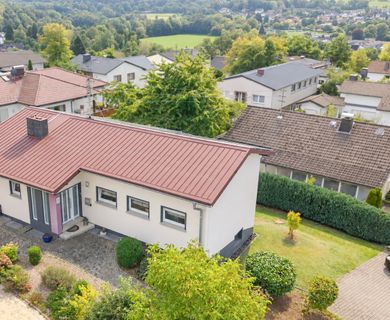 Ein-/Zweifamilienhaus in traumhafter Ortsrandlage – Perfekt für Familien! Kita & Grundschule im Ort!