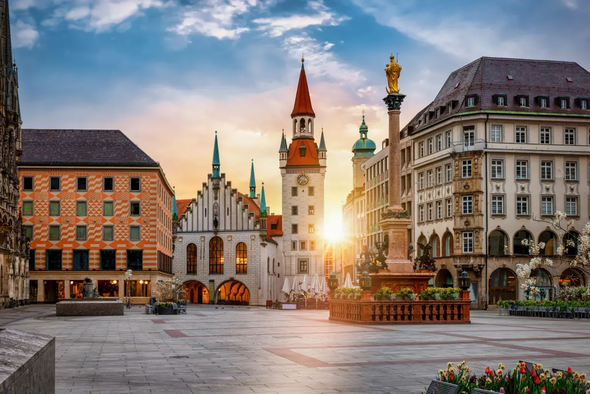 Abendliche Stimmung am Alten Marienplatz – mitten im Herzen von München.