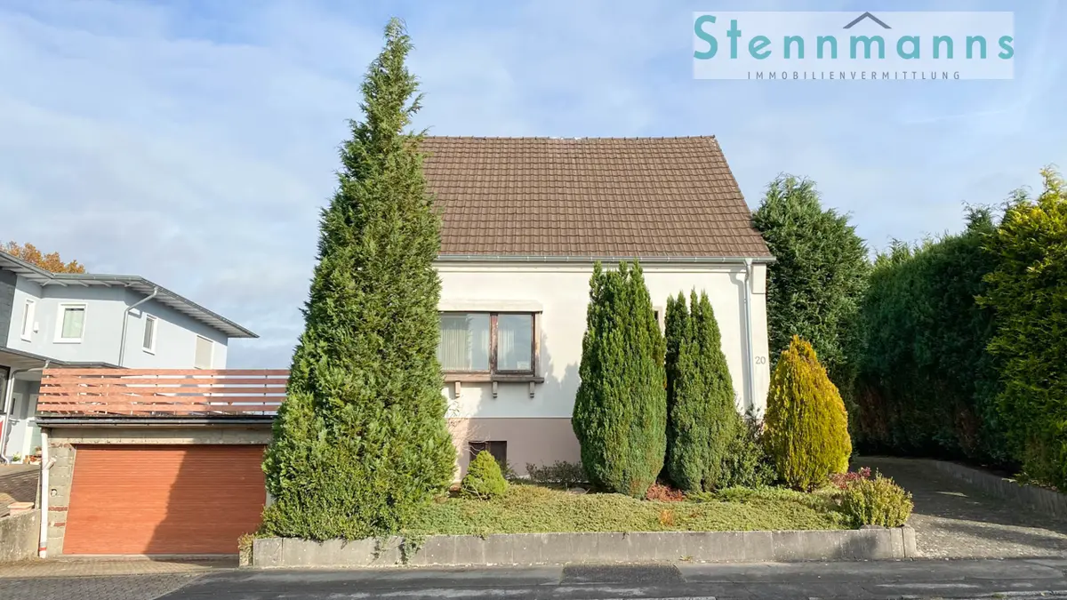 Viel Platz im Einfamilienhaus mit großem Grundstück, großer Garage und Keller