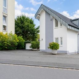 Stilvolle 3-Zimmer-Wohnung mit Balkon, Stellplatz und Fußbodenheizung