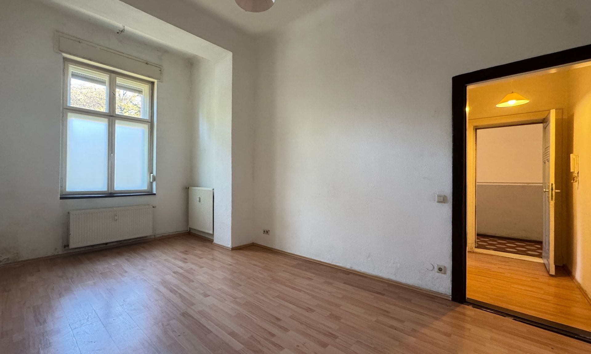 Kompakte Erdgeschosswohnung mit einem Zimmer !