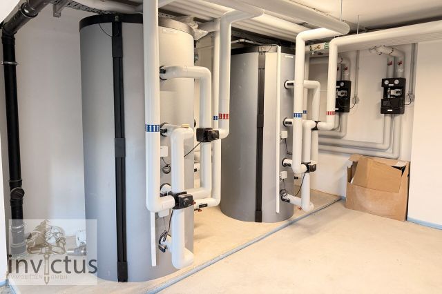 Moderne Haustechnik im Technikraum