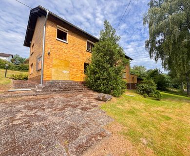 Sanierungsobjekt mit viel Potenzial – Ein-/Zweifamilienhaus in ruhiger Lage von Windeck!
