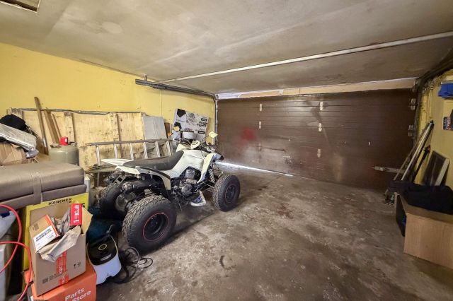 Garage zur Gewerbeeinheit
