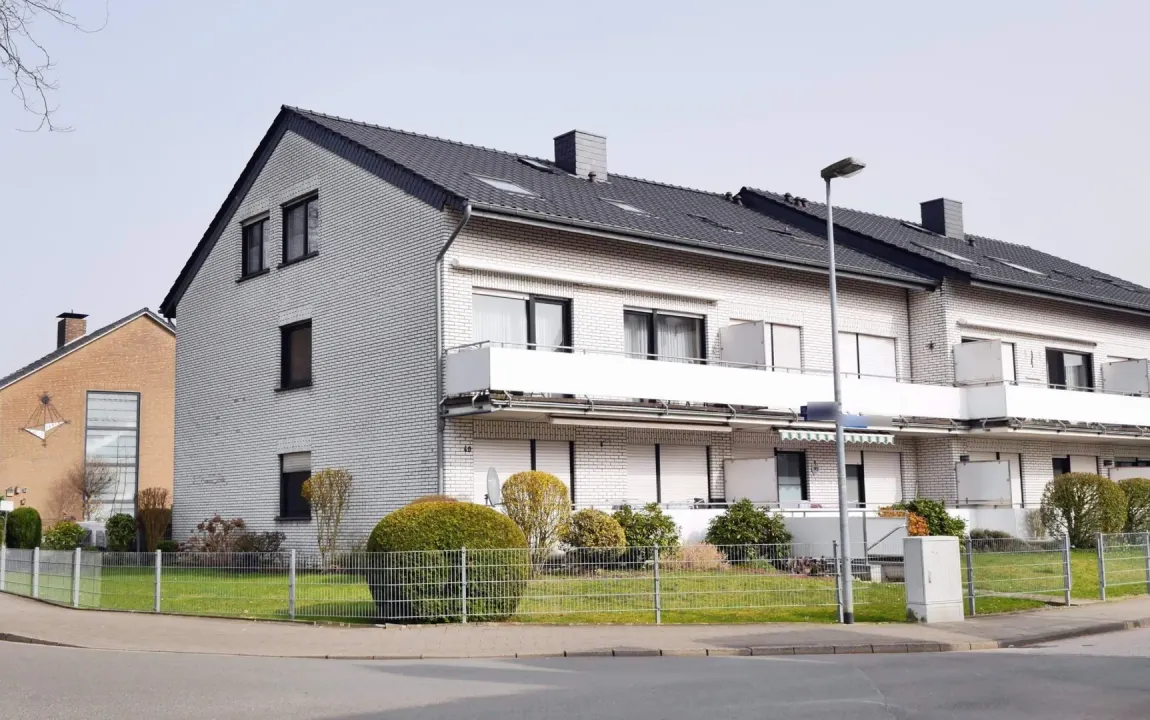– V E R K A U F T  – Gepflegte Eigentumswohnung mit Einbauküche, Balkon und PKW-Stellplatz in Kleve