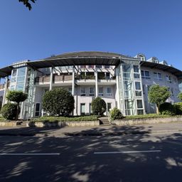 Tolle 3-Zimmer-Stadtwohnung mit Einbauküche, Balkon, 2 Bädern, Aufzug und Tiefgaragenstellplatz