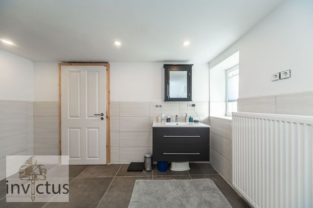 Badezimmer- Ansicht 3