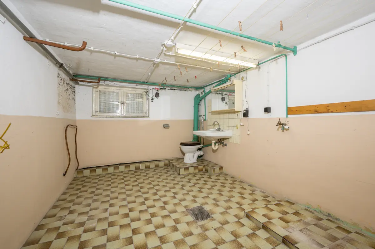  Keller Waschküche mit WC