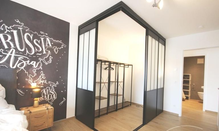 Schlafzimmer mit Ankleide