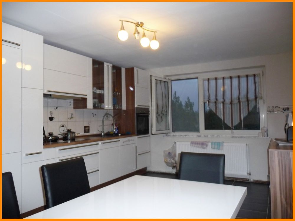 großer Küchenbereich