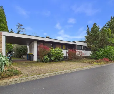 Vielseitig nutzbarer Bungalow mit Halle in Niederau. Starker Renovierungsbedarf!