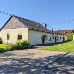 Gepflegtes 3-Parteienhaus im Bungalowstil in zentraler Wohnlage von Puderbach zu verkaufen!
