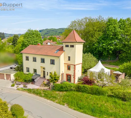 Jetzt neu: Haus zum Kauf in Fürth