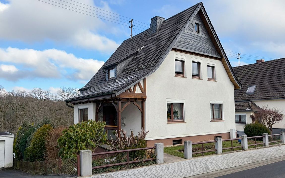Gemütliches Einfamilienhaus mit toller Weitsicht über das Siegtal in beliebter Wohnlage!