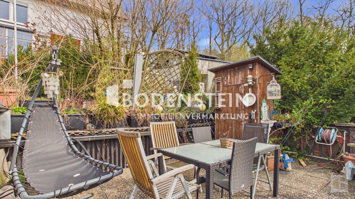 Außenbereich vor dem Grillhaus