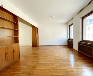 GROßZÜGIGE 2-ZIMMER WOHNUNG IN KREFELDER INNENSTADT ZU MIETEN! - Foto 1