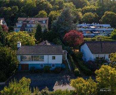 Bungalow mit Panoramablick auf das Siebengebirge und viel Entwicklungspotenzial
