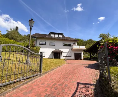 Idyllisch gelegenes Einfamilienhaus mit viel Freiraum in Windeck!