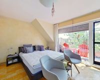 Schlafzimmer zum Balkon