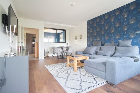 Schicke Wohnung mit viel Flair, top-ausgestattet, mit Balkon, Internetzugang u.v.m.